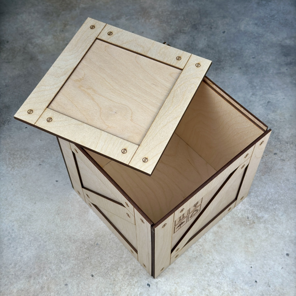Подарочная коробка из фанеры Посылка (квадратная)