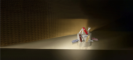 Нож-брелок VICTORINOX Classic SD Precious Alox "Iconic Red" 0.6221.401G