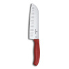 Нож VICTORINOX Santoku, лезвие 17 см рифленое, красный (подарочная упаковка)