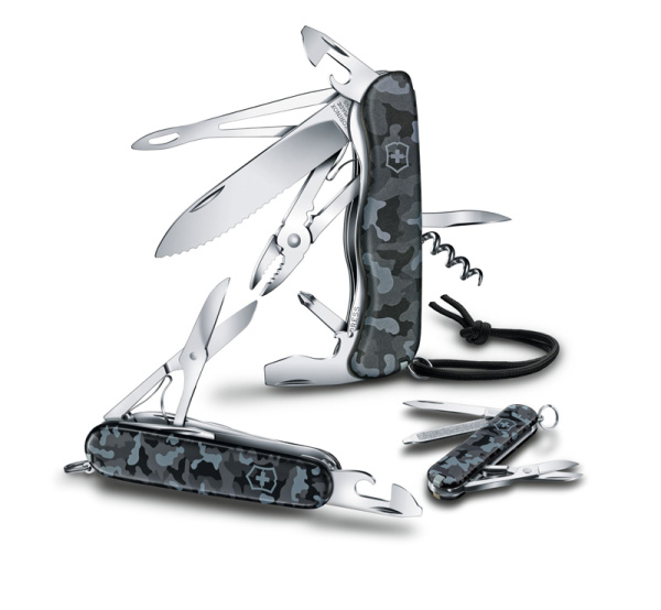 Нож-брелок VICTORINOX Classic SD Navy Camouflage 0.6223.942