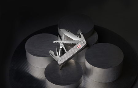 Нож перочинный VICTORINOX Farmer X Alox 0.8271.26