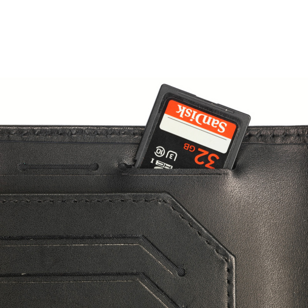 Обложка для паспорта VICTORINOX Altius Edge Leibnitz с защитой от сканирования RFID