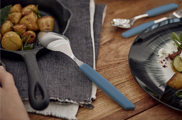 Набор из 24 столовых принадлежностей VICTORINOX Swiss Modern: 6 столовых ножей 6.9096.11W2.24