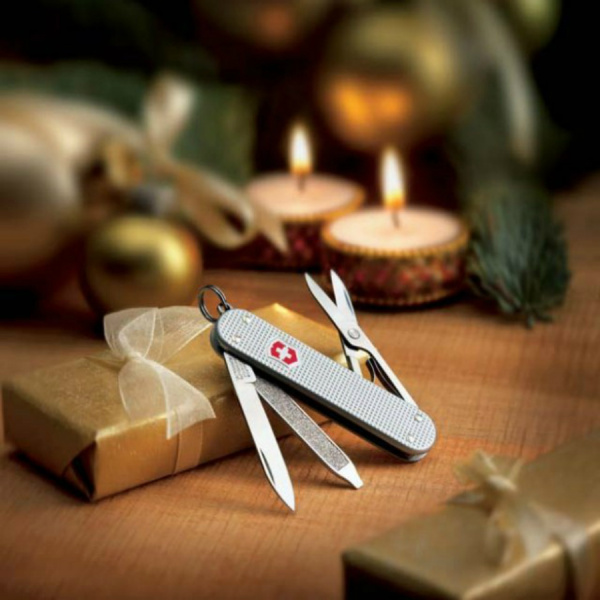 Нож-брелок VICTORINOX Classic Alox
