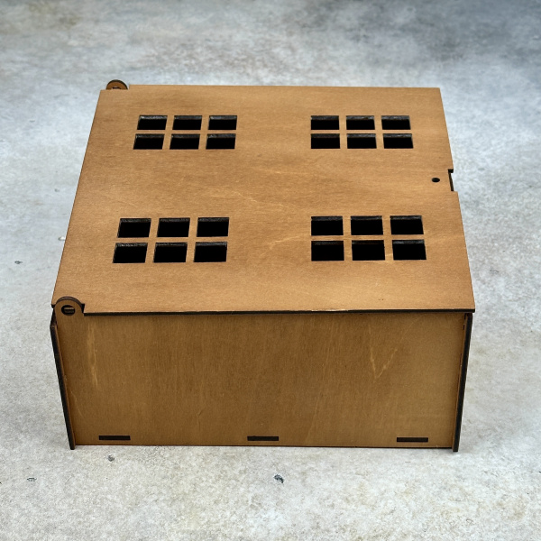 Подарочная коробка из фанеры Домик с окошками