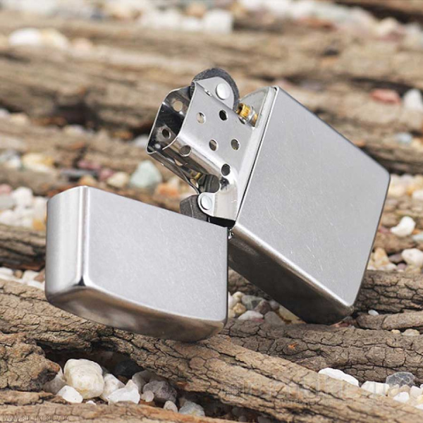 Зажигалка Zippo Street Chrome