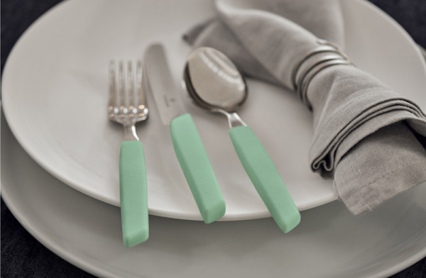 Набор из 24 столовых принадлежностей VICTORINOX Swiss Modern: 6 столовых ножей 6.9096.11W41.24
