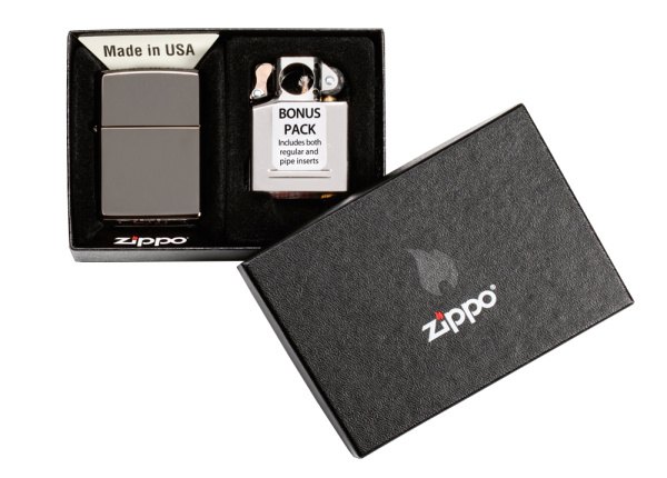 Подарочный набор ZIPPO: зажигалка Black Ice® и вставной блок для зажигалок для трубок 29789