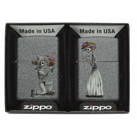 Набор из двух зажигалок Zippo Iron Stone™ Влюбленные зомби