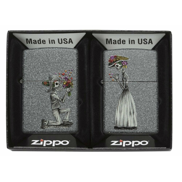 Набор из двух зажигалок Zippo Iron Stone™ Влюбленные зомби