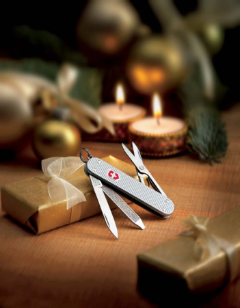 Нож-брелок VICTORINOX Classic Alox 0.6221.26